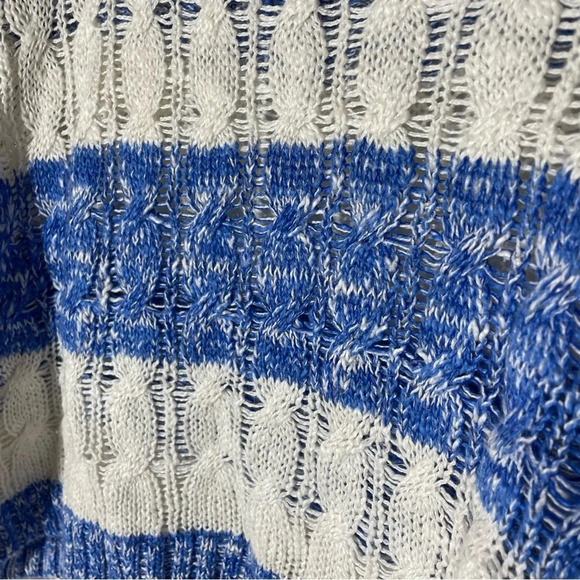 Abercrombie & Fitch Blue and White Stripe Cropped Knit Sweater Size Large - Picture 3 of 6